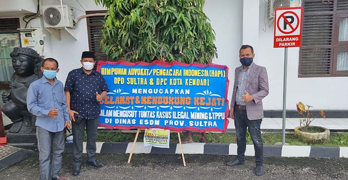 Dukung Pengungkapan Kasus Korupsi Pertambangan di Sultra, HAPI Kirim Karangan Bunga ke Kantor Kejati