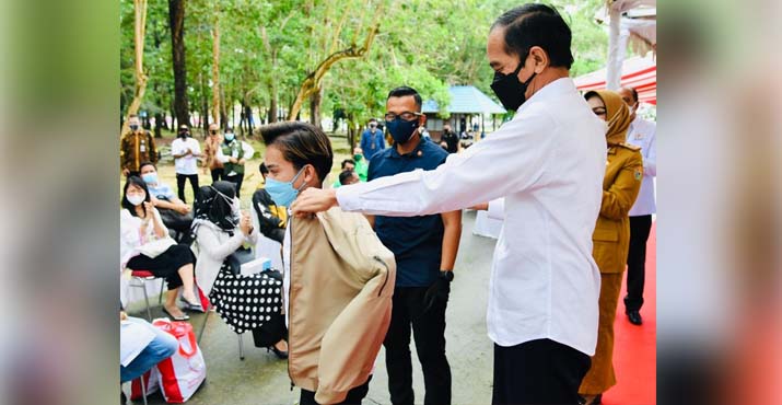 Pemuda Kendari Ini Bangga Dapat Jaket dari Presiden Jokowi