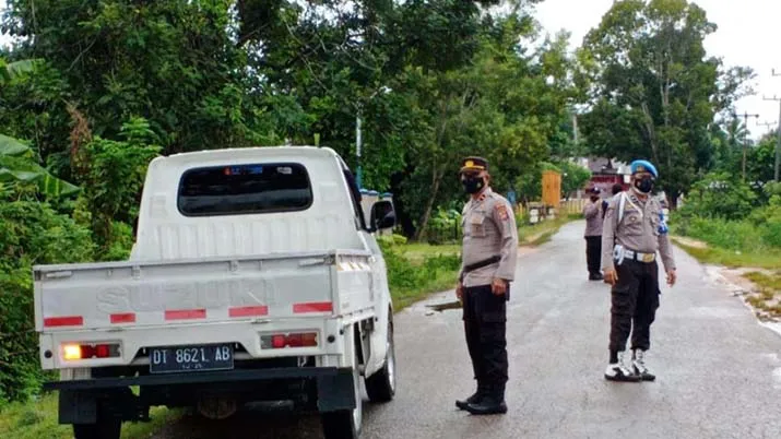 Sosialisasi PPKM, Polsek Puriala Hentikan Pengendara yang Tak Memakai Masker
