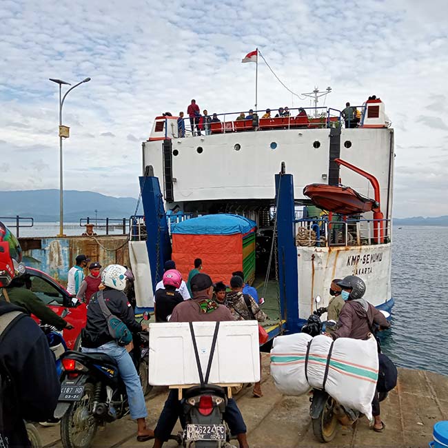 Penumpang Padati Pelabuhan Amolengo-Labuan, Kepala UPTD: Tetap Patuhi Prokes