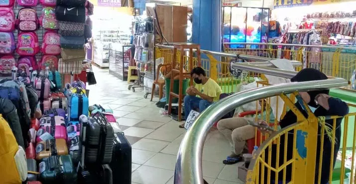 Dampak PPKM Mikro, Pedagang Mall Mandonga Keluhkan Sepi Pembeli