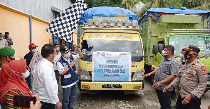 Wali Kota Kendari Lepas Bantuan Beras untuk Warga Terdampak PPKM
