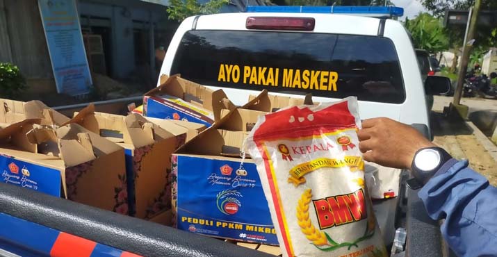 PPKM Mikro, TNI-Polri Salurkan Bansos ke Warga Kampung Salo dan Gunung Jati