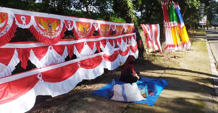 Asa Penjual Bendera di Tengah Pandemi, Tetap Berjualan Meski Sepi Pembeli