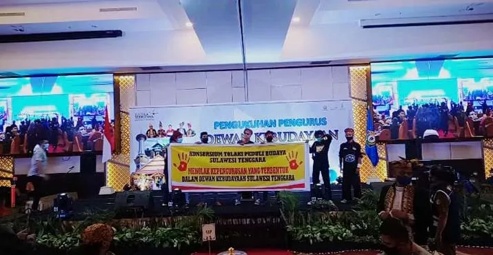 Pengukuhan Pengurus Dewan Kebudayaan Sultra Diprotes Kelompok Pemuda