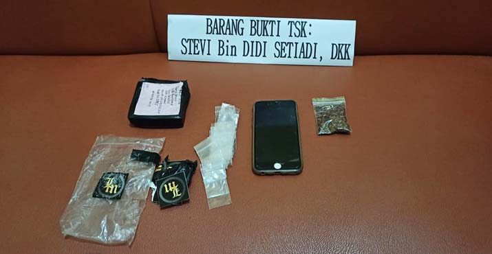 Ambil Paket Diduga Narkoba di Kantor Jasa Ekspedisi, Tiga Pemuda Konawe Dibekuk Polisi