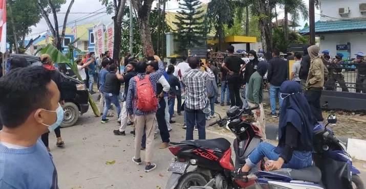 PPKM Dinilai Lebih Menakutkan dari Covid-19, Puluhan Mahasiswa di Kendari Kembali Unjuk Rasa