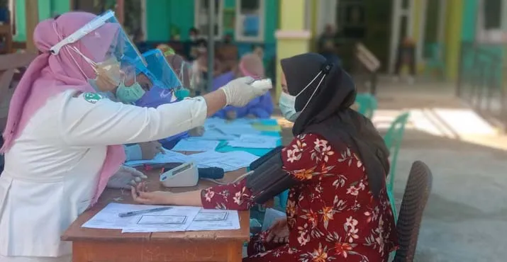Alumni SMPN Puday Vaksinasi Massal di Wonggeduku Barat