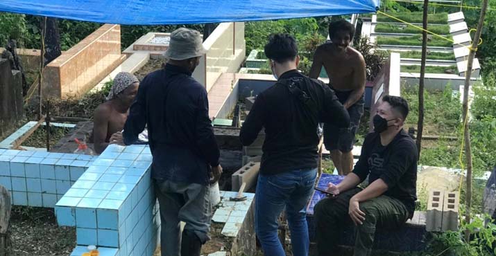 ASR Kendari Beri Insentif ke Penggali Makam Jenazah di TPU Punggolaka