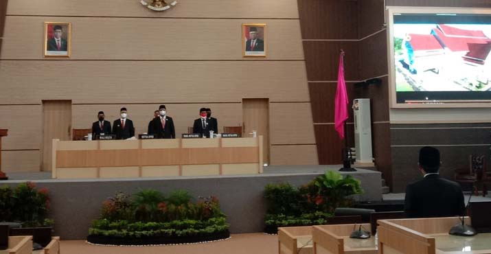 Rapat Paripurna, Wali Kota dan Anggota DPRD Kendari Dengarkan Pidato Presiden