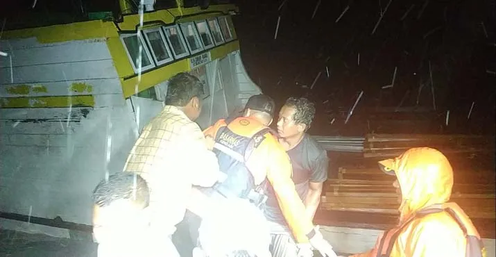 Kapal Motor Sinar Baru Tujuan Tomia Tenggelam