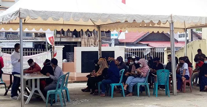Ratusan Warga Ikut Vaksin di Polsek Katobu, Hadiah Puluhan Juta Menanti