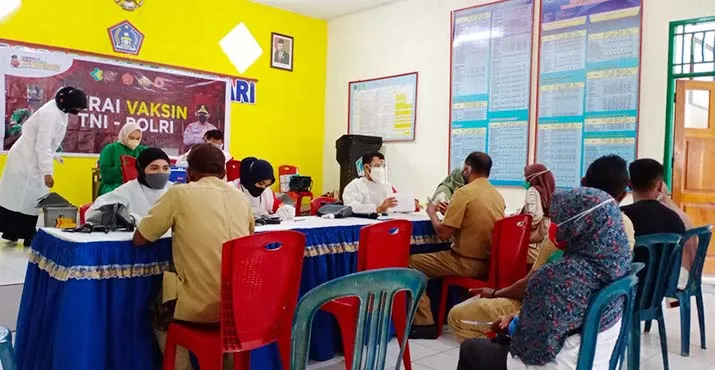 Warga Kecamatan Kendari Antusias Datangi Gerai Vaksinasi Covid-19