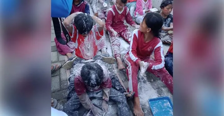 Meriah HUT RI, Bocah di Kendari Caddi Lomba Estafet Tepung dan Tik Tok