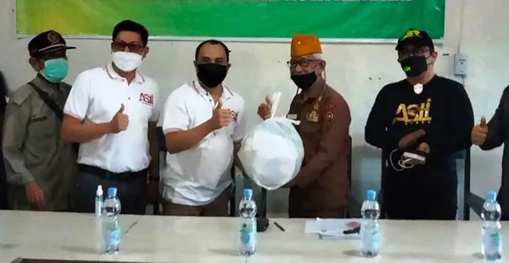 Meriahkan HUT RI ke-76, ASR dan ASLI Beri Bantuan kepada Ratusan Veteran di Kendari