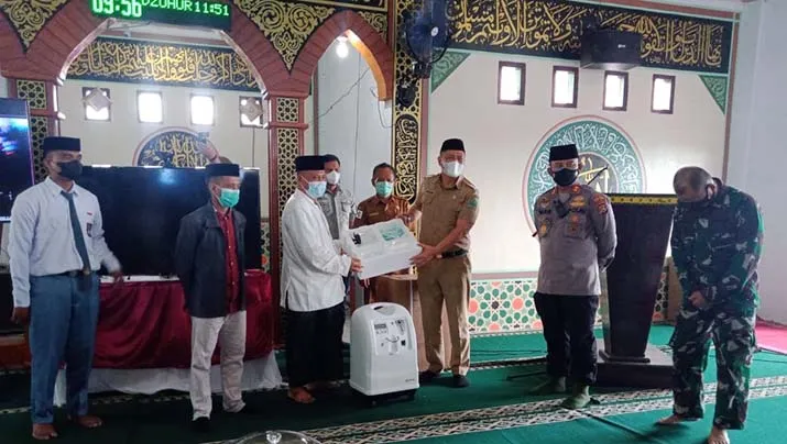 Gelar Vaksinasi Serentak, Pemda Konawe Beri Dua Unit Oksigen Konsentrat untuk Pondok Pesantren Al-Ikhlas