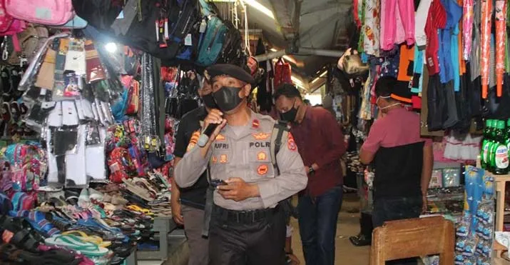 Polres Buton Gelar Vaksinasi Massal di Pasar