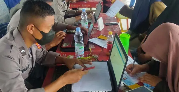Ratusan Warga Kelurahan Punggaloba Antusias Ikut Vaksin Merdeka