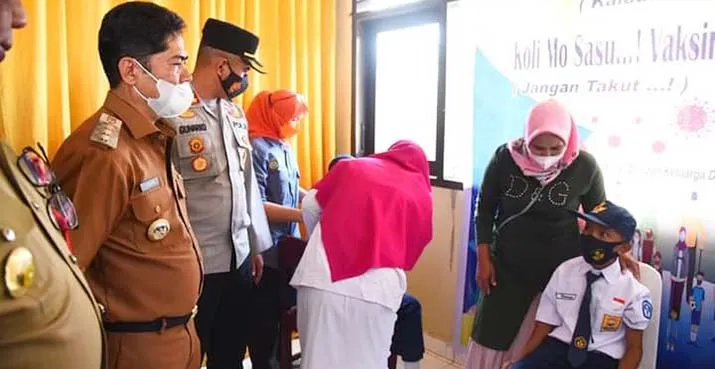 Bupati Buton Hadiri Kegiatan Pencanangan Pelaksanaan Vaksinasi