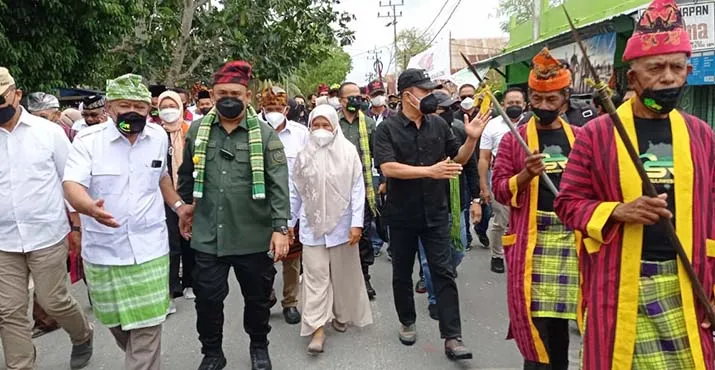 Andi Sumangerukka Dianugerahi Gelar Waopu Meantu'u Suludadu Wakatobi