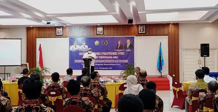 Ali Mazi Buka Konferensi Provinsi PWI Sultra