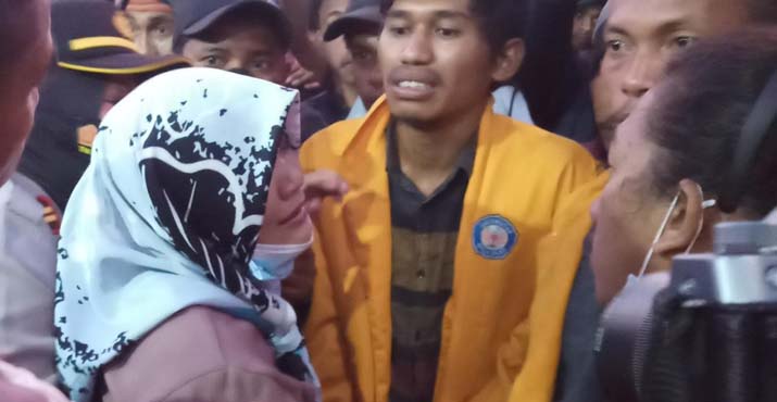 Orang Tua Almarhum Yusuf Kardawi Hadir di Aksi Demo Buat Tenangkan Massa
