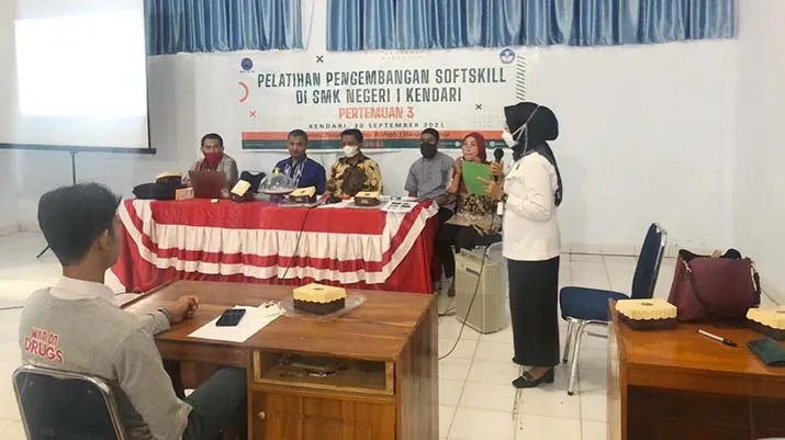 BNNP Sultra Gelar Pelatihan Pengembangan Softskill di SMKN 1 Kendari