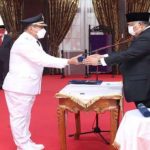 Gubernur Sultra Resmi Lantik Rusman Emba-Bahrun L Jadi Bupati dan Wakil Bupati Muna