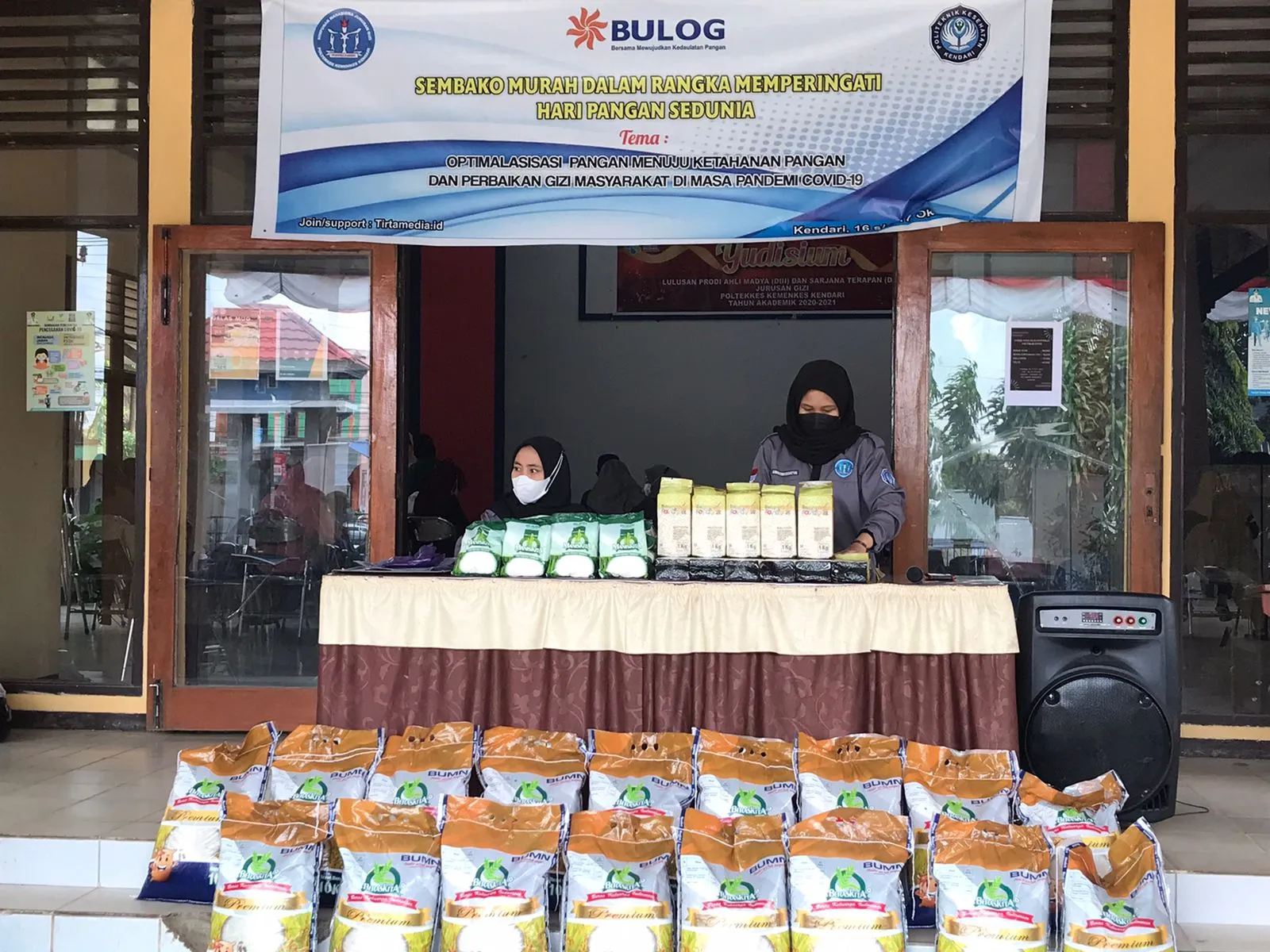 Peringati HPS, HMJG Poltekkes Kendari dan Bulog Sultra Gelar Pasar Murah
