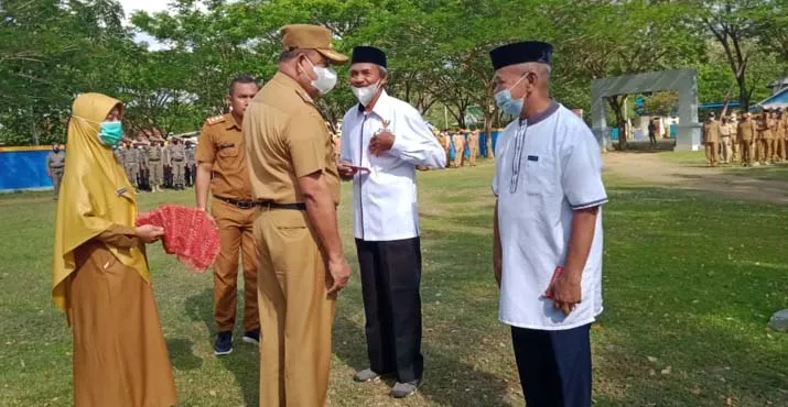 Bupati Muba Barat Serahkan Bantuan Hibah Keagamaan Rp940 Juta