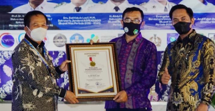 Gubernur Sultra Raih Penghargaan Tokoh Penggerak Provinsi Kepulauan