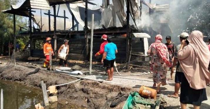Satu Unit Rumah Warga Kolaka Hangus Terbakar, Kerugian Ditaksir Rp200 Juta