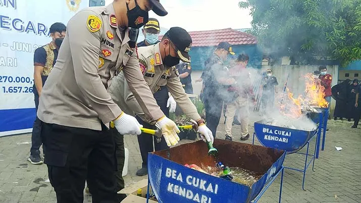 Bea cukai Kendari Musnahkan Tiga Juta Rokok Ilegal