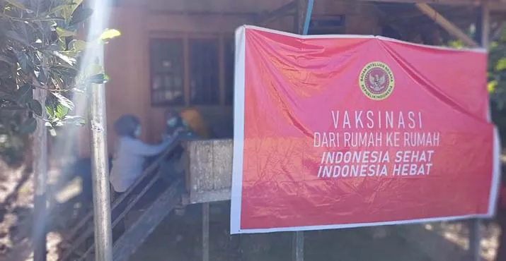 Peringati Sumpah Pemuda, BINDA Sultra Vaksinasi Door to Door di Wakatobi