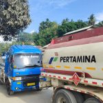 Puluhan Mobil Pertamina Terjebak Macet Akibat Jalan di Kasilampe Diblokade Warga