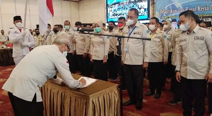 Waspada Covid-19, Pelantikan Alumni SMANSA Kendari Kompak Taat Prokes
