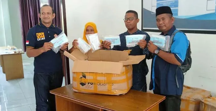 Dinas Sosial Serahkan 1.270 Paket Kesehatan kepada Karang Taruna Butur