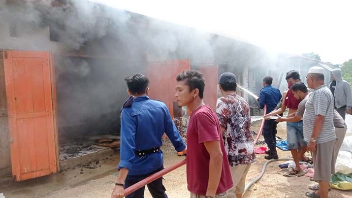 Kebakaran Pasar PKL di Kendari Hanguskan Delapan Los