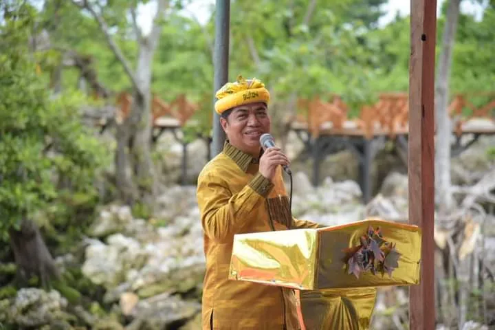 Bupati Buton Resmikan Jembatan Boardwalk Pantai Lahonduru