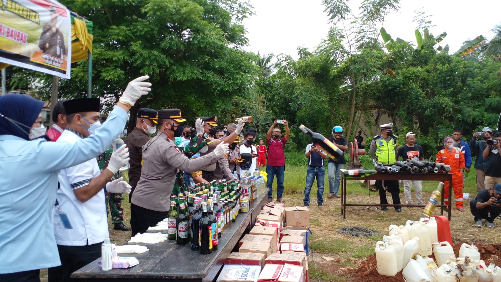 Atasi Pekat, Polres Baubau Musnahkan Miras, Narkoba, dan Knalpot Racing