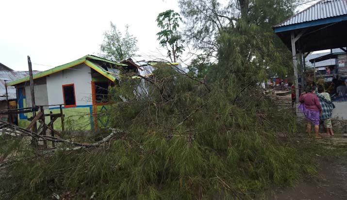 Angin Puting Beliung Hancurkan Satu Rumah Warga di Mubar