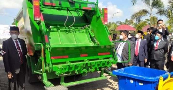 Serius Tangani Persoalan Sampah, Wali Kota Adakan Truk Sampah Tanpa Bau dan Gerobak