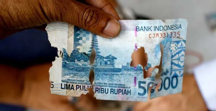 Ilustrasi uang rusak