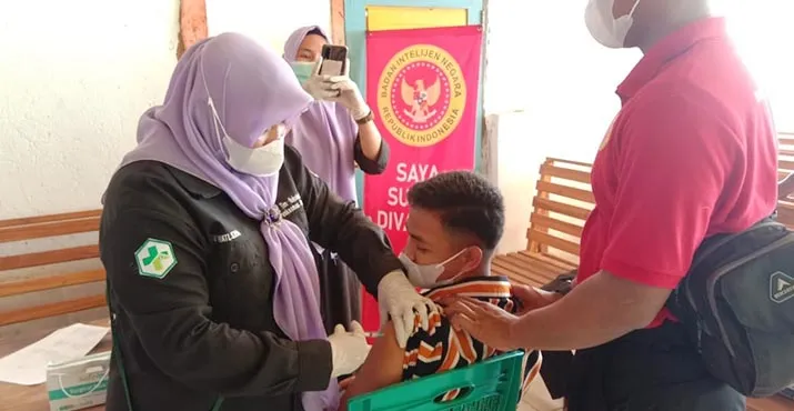 BIN Gelar Vaksinasi Massal di Muna Barat