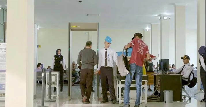 Jelang Nataru, Penumpang di Bandara Betoambari Masih Normal