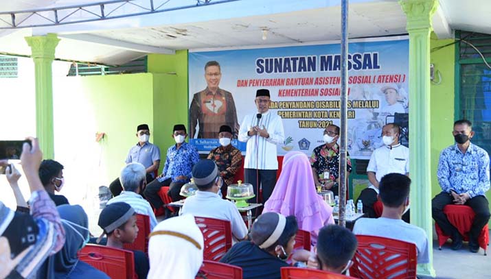 Wali Kota Kendari Serahkan Bantuan Kepada Masyarakat Penyandang Disabilitas