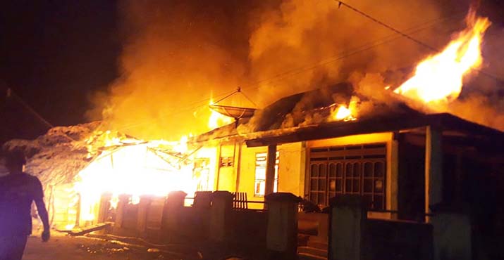 Api Beraksi di Pemukiman Padat Penduduk di Muna, Empat Rumah Hangus Terbakar