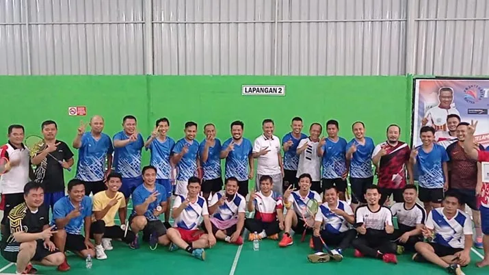 Wali Kota Kendari Tutup Pertandingan Bulutangkis PB Integritas versus PB Aliyah