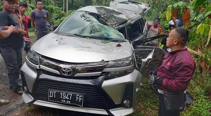 Kecelakaan Mobil Anggota Bawaslu Konut, Diduga Sopir Kehilangan Kendali