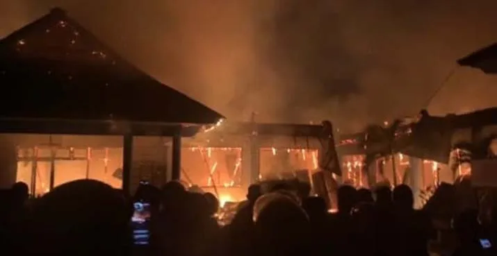 Gedung Dinsos Kendari Terbakar, Damkar Turunkan Lima Armada